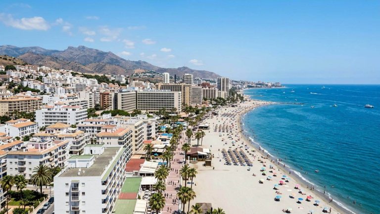 Vacaciones solo para adultos en Torremolinos: hotel 4* en pleno centro desde 40€ p.p./noche