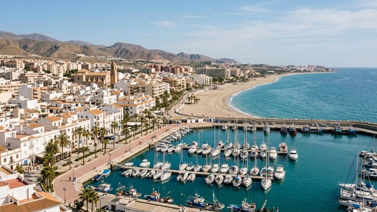 Final de verano de lujo en Roquetas de Mar: hotel & spa 5* con media pensión desde 104€ p.p./noche