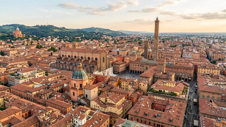 Bolonia (Italia): vuelos de ida y vuelta + 4 noches en un hotelazo 4* desde 468€ p.p.
