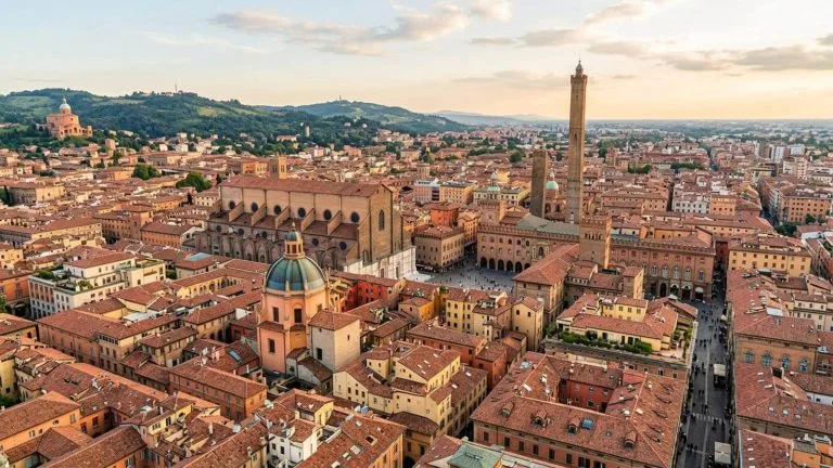 Bolonia (Italia): vuelos de ida y vuelta + 4 noches en un hotelazo 4* desde 468€ p.p.
