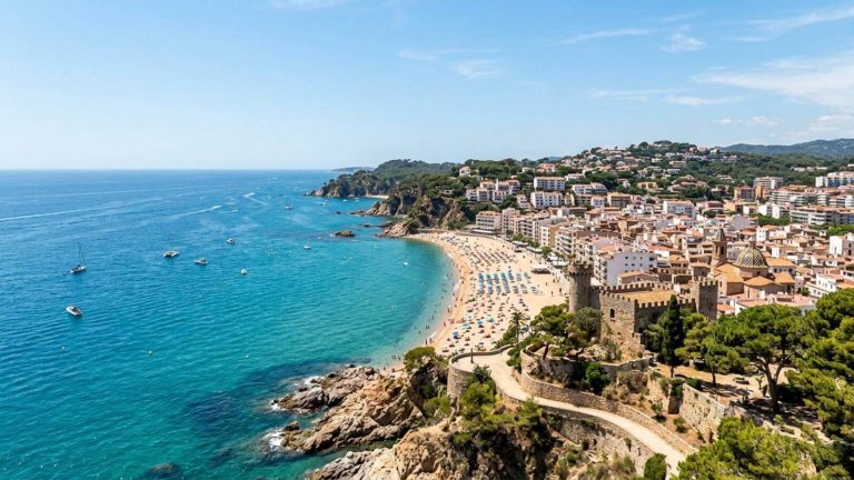 Vacaciones en la Costa Brava: 7 noches en un acogedor hotel con pensión completa desde 348€ p.p.