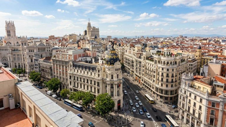 Fin de semana en el emblemático hotel 4* Riu Plaza España desde 147€ p.p./noche