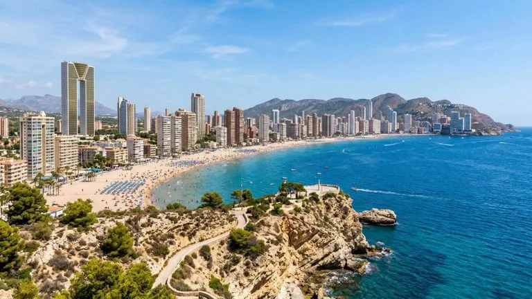 Benidorm: hotel 4* más alto de Europa con todas las comidas incluidas desde 61€ p.p./noche