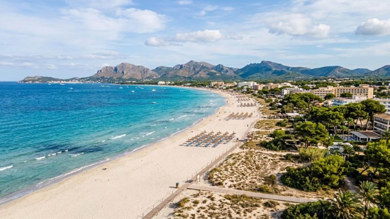 Mallorca: hotel 4* solo para adultos frente a la paradisíaca Playa de Muro desde 50€ p.p./noche