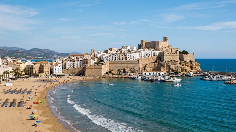 Escapada solo para adultos en Peñíscola: impresionante hotel boutique desde 48€ p.p./noche
