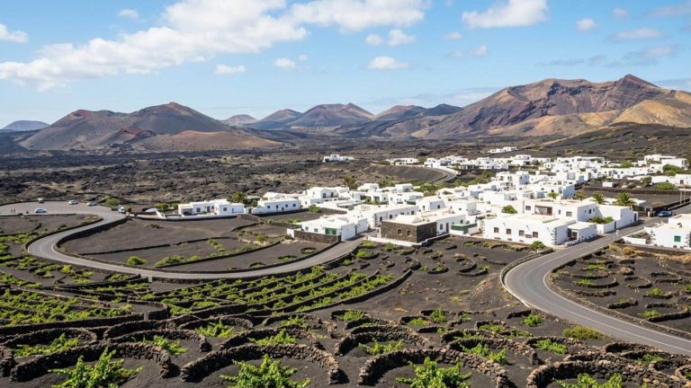 Agosto en Lanzarote: Gran Hotel & Spa 5* frente a la magnífica Playa de El Reducto desde 96€ p.p./noche