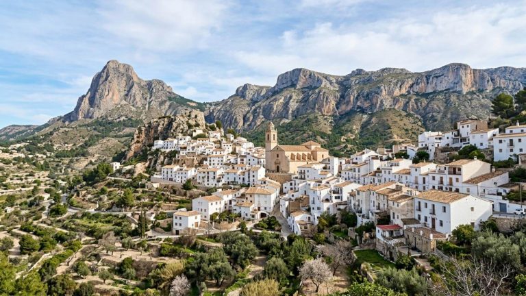 Hotel muy próximo a la cala de Finestrat con todas las comidas incluidas desde 70€ p.p./noche