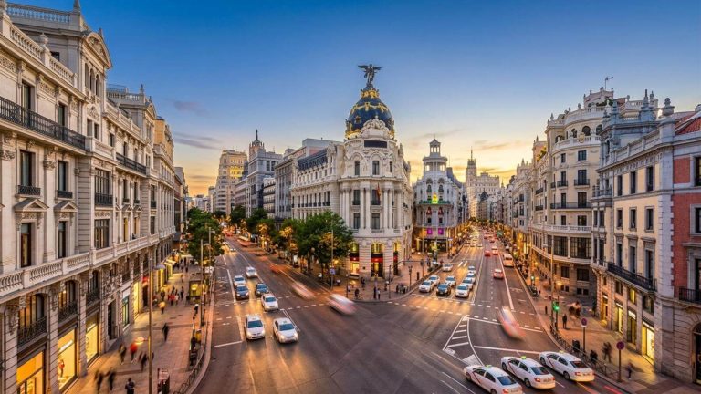 Última hora: hotelazo 4* en Madrid con una piscina espectacular en la azotea desde 126€ p.p./noche