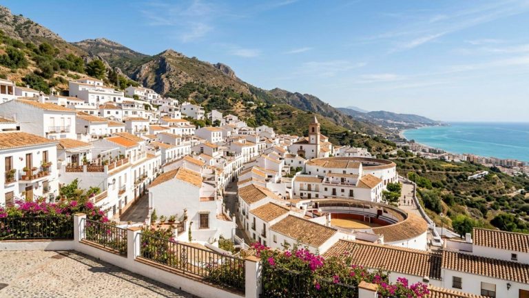 Escapada de lujo en la Costa del Sol: aparthotel 5* con maravillosas vistas al mar y acceso directo a la playa desde 34€ p.p./noche