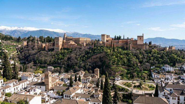 Escapada de lujo en Granada: hotel Barceló 5* con piscina desde 38€ p.p./noche