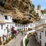 Escapada de última hora a la Ruta de los Pueblos Blancos de Cádiz: encantador hotel en Setenil de las Bodegas desde 46€ p.p./noche