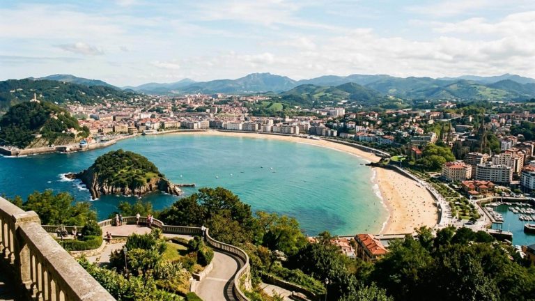 Última hora: moderno aparthotel con piscina en Donostia-San Sebastián desde 71€ p.p./noche