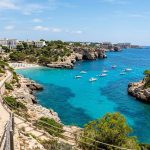 Octubre en Cales de Mallorca: hotel en un acantilado con vistas y todas las comidas incluidas desde 51€ p.p./noche
