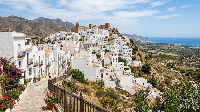 Vacaciones en Mojácar: 7 noches en un hotel frente al mar con desayuno incluido desde 209€ p.p.