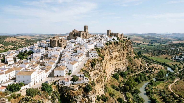 Parador ubicado en lo alto de un acantilado con unas vistas panorámicas espectaculares desde 49€ p.p./noche