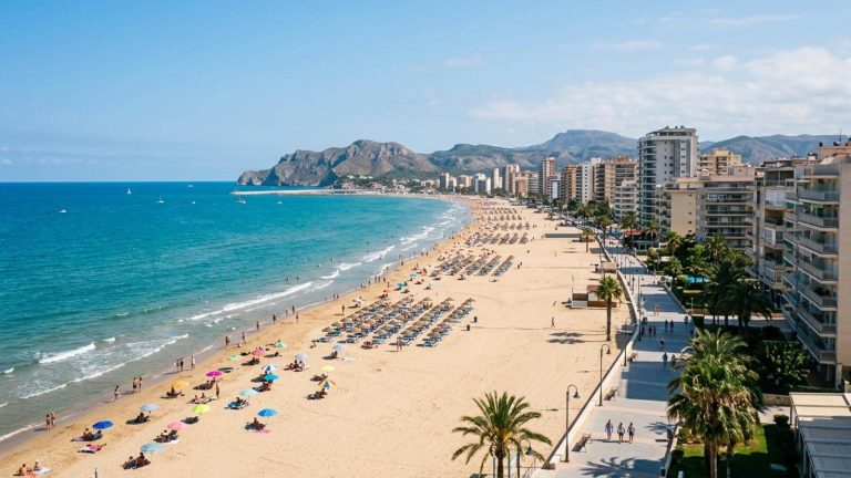 Resort solo para adultos con una impresionante piscina en la Costa Blanca desde 56€ p.p./noche
