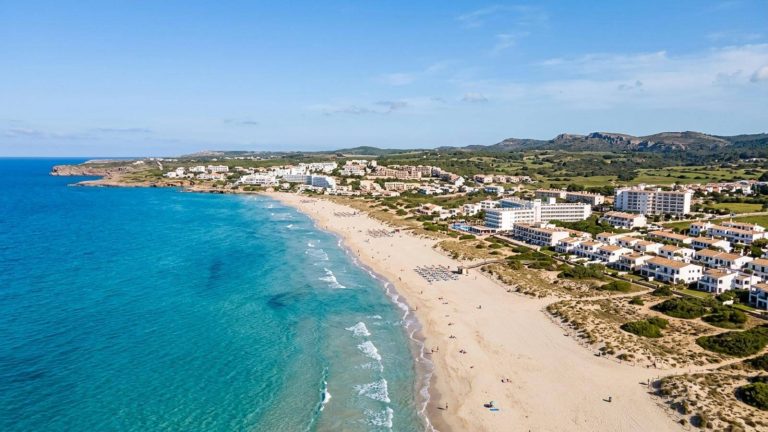Vacaciones en Menorca: 7 noches en un aparthotel con vistas al mar desde 184€ p.p.