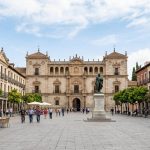 Parador que ocupa un antiguo convento-colegio del siglo XVII desde 51€ p.p./noche