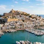 Vuelos a Ibiza + 3 noches en un aparthotel a un paso de la playa desde 230€ p.p.