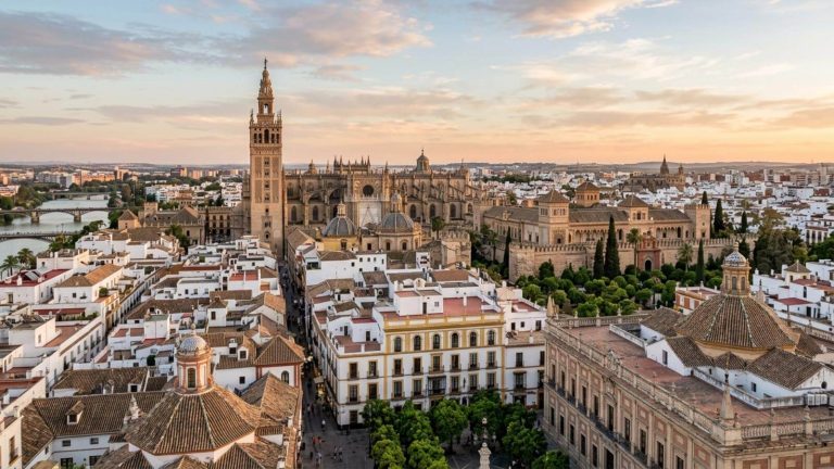 Escapada de última hora: hotel 4* con piscina en pleno casco histórico de Sevilla desde 122€ p.p./noche