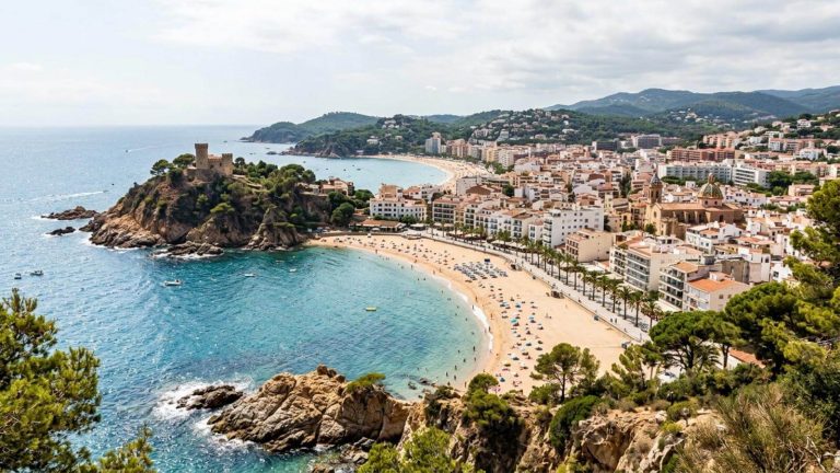 Vacaciones en la Costa Brava: 7 noches en un hotel 4* en pleno paseo marítimo desde 605€ p.p.