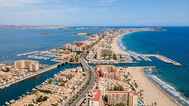 Otoño en La Manga: 7 noches en un hotel 4* con pensión completa desde 315€ p.p.