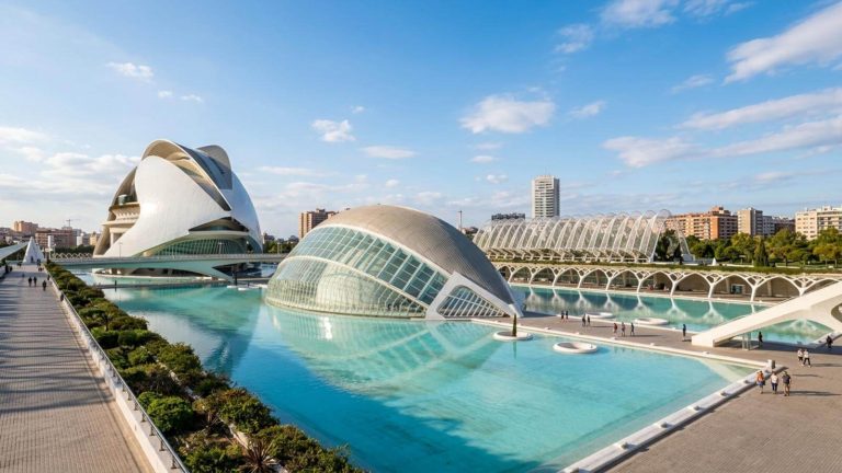 Otoño de lujo en Valencia: hotel Only YOU 5* con vistas increíbles desde 96€ p.p./noche