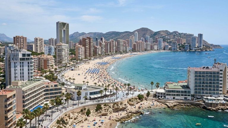 Vacaciones en Benidorm: 7 noches en un magnífico hotel a un paso de la playa desde 125€ p.p.