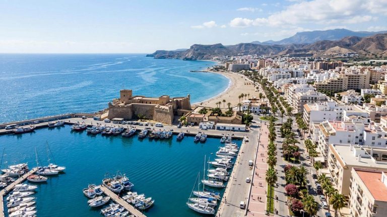 Vacaciones en Roquetas de Mar: 7 noches en un hotel para 4 personas desde 96€ p.p.