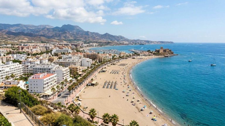 Resort 4* a pie de playa con todas las comidas incluidas en Roquetas de Mar desde 67€ p.p./noche