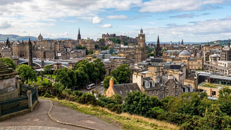 Vuelos a Edimburgo durante el «Edinburgh Festival Fringe» desde 114€ ida y vuelta