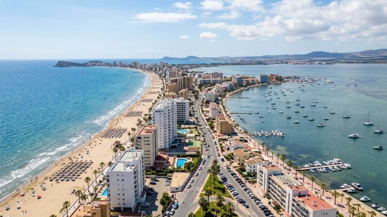 Escapada solo para adultos en La Manga del Mar Menor: hotel 4* desde 25€ p.p./noche
