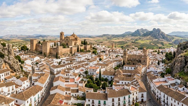 Parador de diseño contemporáneo y vistas panorámicas desde 44€ p.p./noche